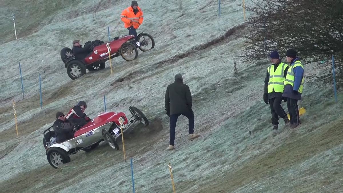Bizarní britské motokáry soutěžily v trialu